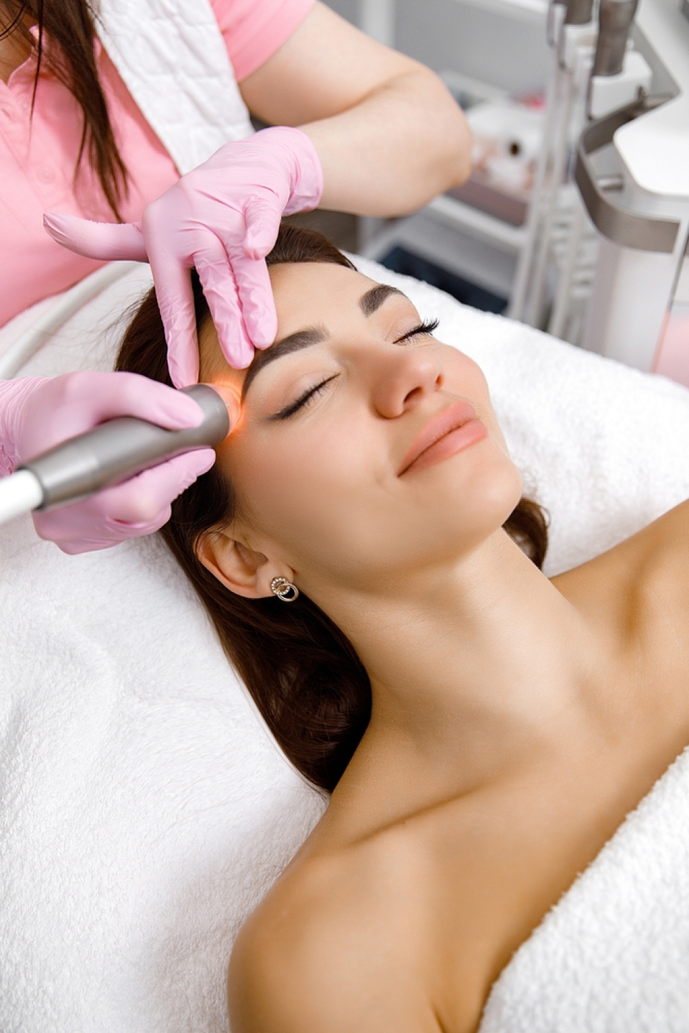 facial laser treatment in medical spa - U R Royalty - Cypress, Texas